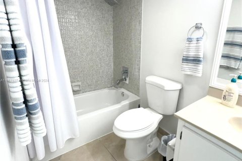 Condo in Sunny Isles Beach, Florida, 2 bedrooms  № 1383603 - photo 17