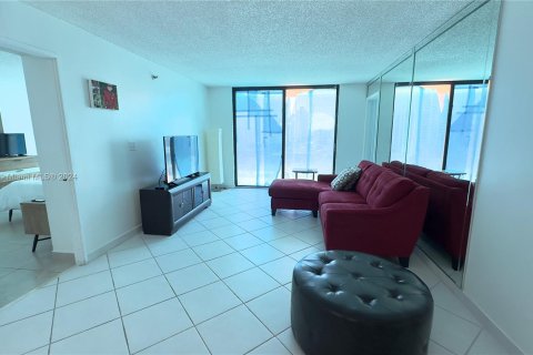 Condo in Sunny Isles Beach, Florida, 2 bedrooms  № 1383603 - photo 8