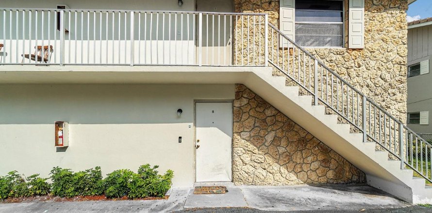 Immobilier commercial à Coral Springs, Floride 346.9 m2 № 1100002