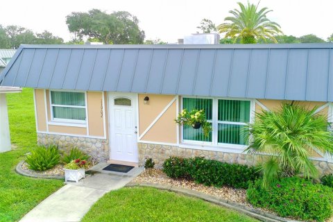 Condo in New Port Richey, Florida, 2 bedrooms  № 1324296 - photo 6