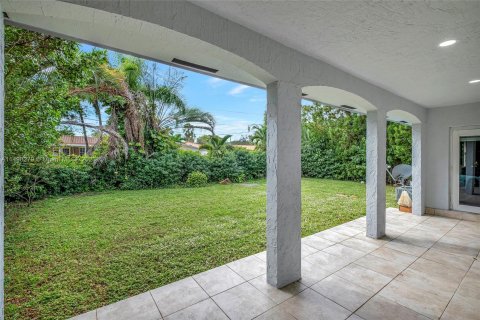 Villa ou maison à vendre à Virginia Gardens, Floride: 4 chambres, 249.91 m2 № 880296 - photo 19