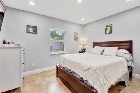 Casa en venta en Virginia Gardens, Florida, 4 dormitorios, 249.91 m2 № 880296 - foto 8