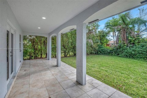 Casa en venta en Virginia Gardens, Florida, 4 dormitorios, 249.91 m2 № 880296 - foto 18