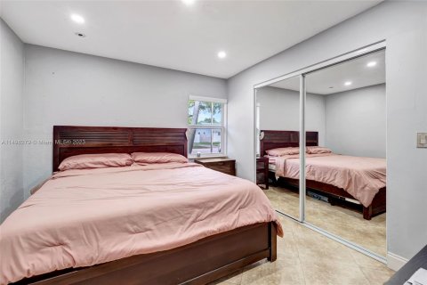 Casa en venta en Virginia Gardens, Florida, 4 dormitorios, 249.91 m2 № 880296 - foto 9