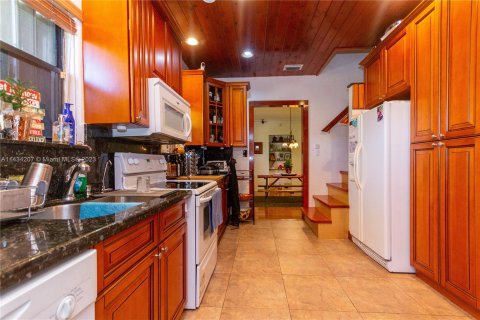 Villa ou maison à vendre à Homestead, Floride: 4 chambres, 244.7 m2 № 666374 - photo 16