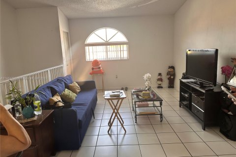 Condominio en venta en Hialeah, Florida, 2 dormitorios, 91.97 m2 № 779008 - foto 16