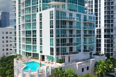 Condominio en venta en Fort Lauderdale, Florida, 3 dormitorios, 303.79 m2 № 52680 - foto 1