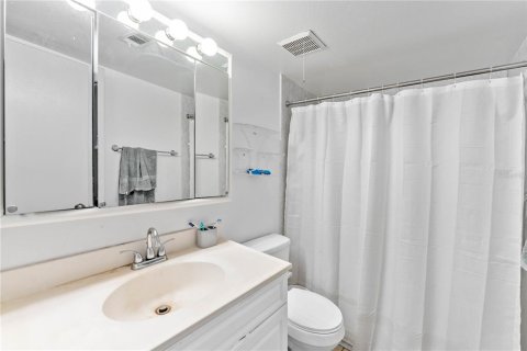 Condo in Tampa, Florida, 2 bedrooms  № 1425524 - photo 2