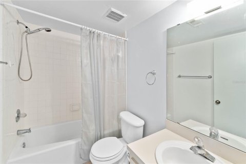 Condo in Tampa, Florida, 2 bedrooms  № 1425524 - photo 4