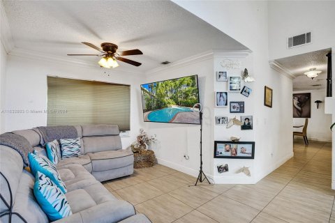 Villa ou maison à vendre à Pembroke Pines, Floride: 4 chambres, 186.36 m2 № 1293299 - photo 6