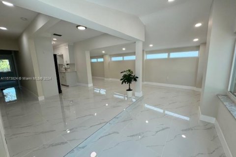 Casa en venta en North Miami Beach, Florida, 3 dormitorios, 119.29 m2 № 1135862 - foto 2