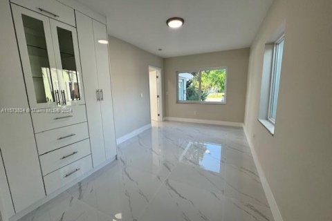 Casa en venta en North Miami Beach, Florida, 3 dormitorios, 119.29 m2 № 1135862 - foto 11