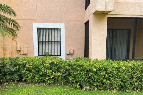 Снять в аренду кондоминиум в Майами, Флорида 1 спальня, 54.63м2, № 1135818 - фото 30