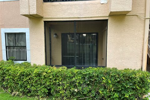 Снять в аренду кондоминиум в Майами, Флорида 1 спальня, 54.63м2, № 1135818 - фото 25