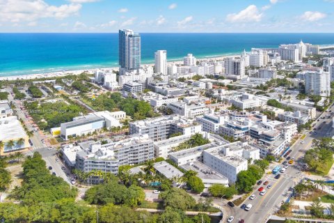 Condo in Miami Beach, Florida, 2 bedrooms  № 998229 - photo 27