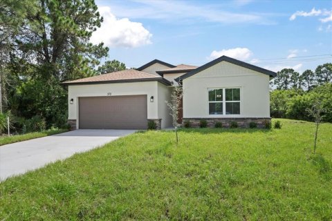 House in North Port, Florida 4 bedrooms, 184.88 sq.m. № 1391035 - photo 2