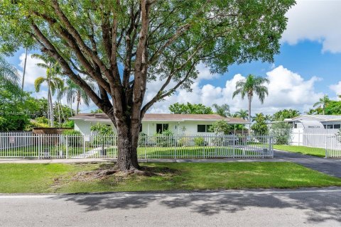 Villa ou maison à vendre à Miami, Floride: 3 chambres, 113.71 m2 № 1391483 - photo 1