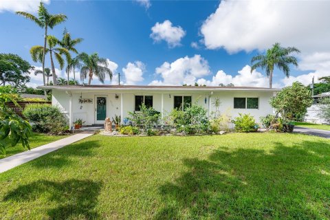 Villa ou maison à vendre à Miami, Floride: 3 chambres, 113.71 m2 № 1391483 - photo 2