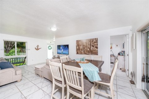 Villa ou maison à vendre à Miami, Floride: 3 chambres, 113.71 m2 № 1391483 - photo 22