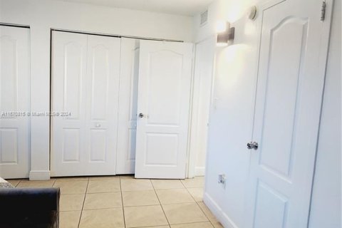 Condo in Doral, Florida, 2 bedrooms  № 1391480 - photo 16