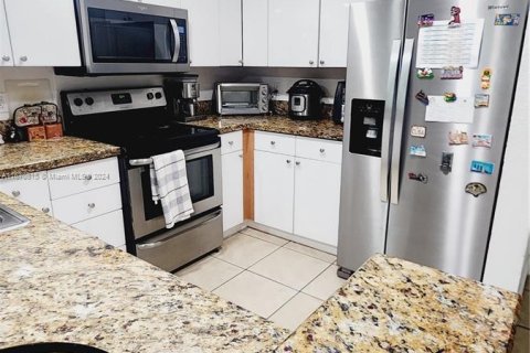 Condo in Doral, Florida, 2 bedrooms  № 1391480 - photo 3