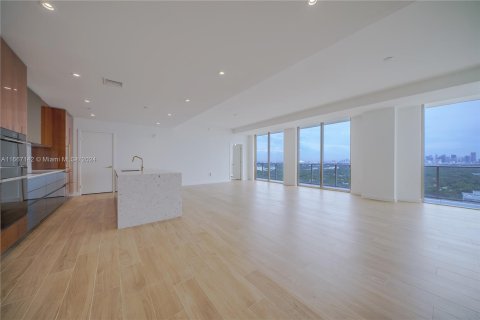 Condo in Miami, Florida, 3 bedrooms  № 1381737 - photo 2