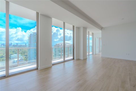 Condo in Miami, Florida, 3 bedrooms  № 1381737 - photo 1