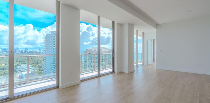 Condo in Miami, Florida, 3 bedrooms  № 1381737