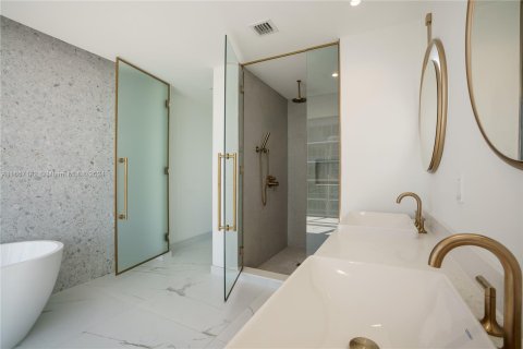 Condo in Miami, Florida, 3 bedrooms  № 1381737 - photo 16