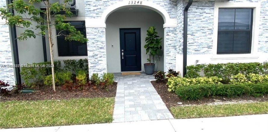 Townhouse in Homestead, Florida 3 bedrooms, 127.09 sq.m. № 1381694