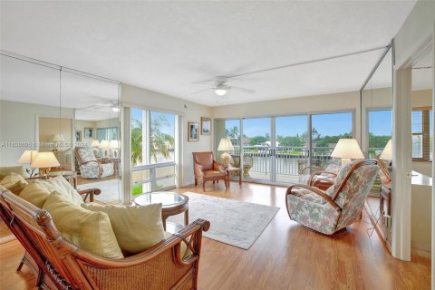 Copropriété à vendre à Pompano Beach, Floride: 2 chambres, 102.38 m2 № 1328217 - photo 1