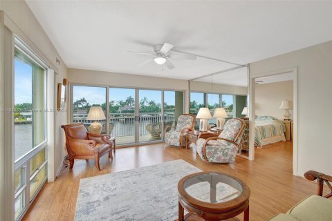 Condo in Pompano Beach, Florida, 2 bedrooms  № 1328217 - photo 8