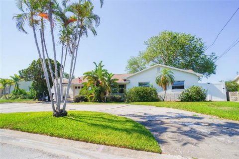 Villa ou maison à louer à Saint Petersburg, Floride: 3 chambres, 118.45 m2 № 1386418 - photo 1