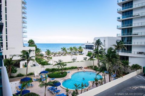 Condominio en venta en Hollywood, Florida, 2 dormitorios, 109.44 m2 № 1116855 - foto 14