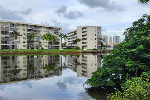 Condo in Aventura, Florida, 1 bedroom  № 1330392 - photo 20