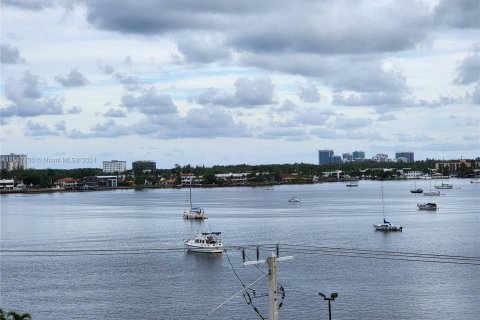 Condo in Aventura, Florida, 1 bedroom  № 1330392 - photo 16