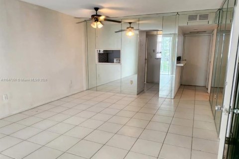 Copropriété à vendre à Aventura, Floride: 1 chambre, 71.35 m2 № 1330392 - photo 2