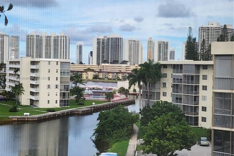 Condominio en venta en Aventura, Florida, 1 dormitorio, 71.35 m2 № 1330392 - foto 8