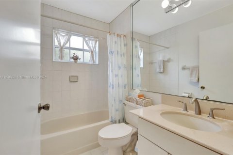 Casa en venta en Miami, Florida, 3 dormitorios, 181.62 m2 № 1330479 - foto 17