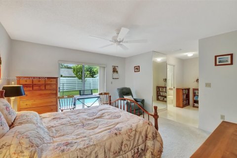 House in Miami, Florida 3 bedrooms, 181.62 sq.m. № 1330479 - photo 19