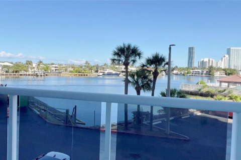 Condominio en venta en Aventura, Florida, 2 dormitorios, 106.47 m2 № 1330430 - foto 1