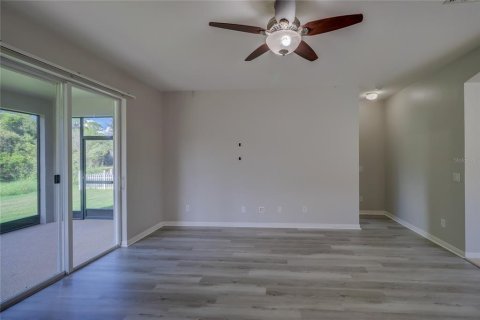 House in Tampa, Florida 3 bedrooms, 181.81 sq.m. № 1394079 - photo 8