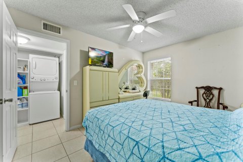 House in Lake Worth, Florida 2 bedrooms, 87.42 sq.m. № 959471 - photo 13