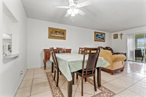 House in Lake Worth, Florida 2 bedrooms, 87.42 sq.m. № 959471 - photo 22