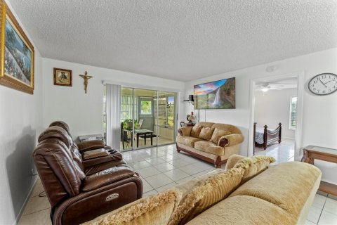 House in Lake Worth, Florida 2 bedrooms, 87.42 sq.m. № 959471 - photo 18