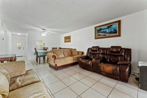 House in Lake Worth, Florida 2 bedrooms, 87.42 sq.m. № 959471 - photo 17