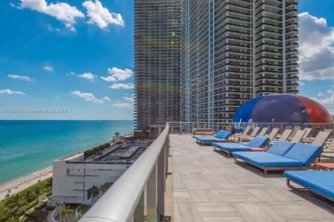 Condo in Hollywood, Florida, 1 bedroom  № 983422 - photo 8