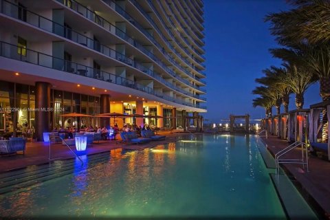 Condominio en venta en Hollywood, Florida, 1 dormitorio, 78.13 m2 № 983422 - foto 16