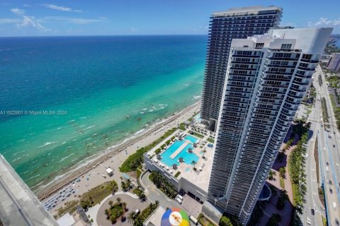 Condo in Hollywood, Florida, 1 bedroom  № 983422 - photo 2