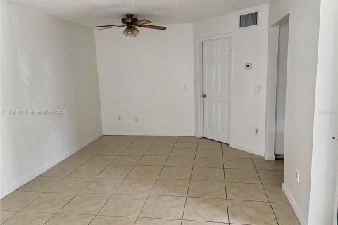Condominio en venta en Orlando, Florida, 1 dormitorio № 983511 - foto 4